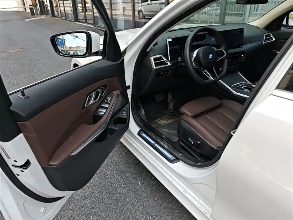 BMW 3 Series 2025 325Li M Sport Package фото 23