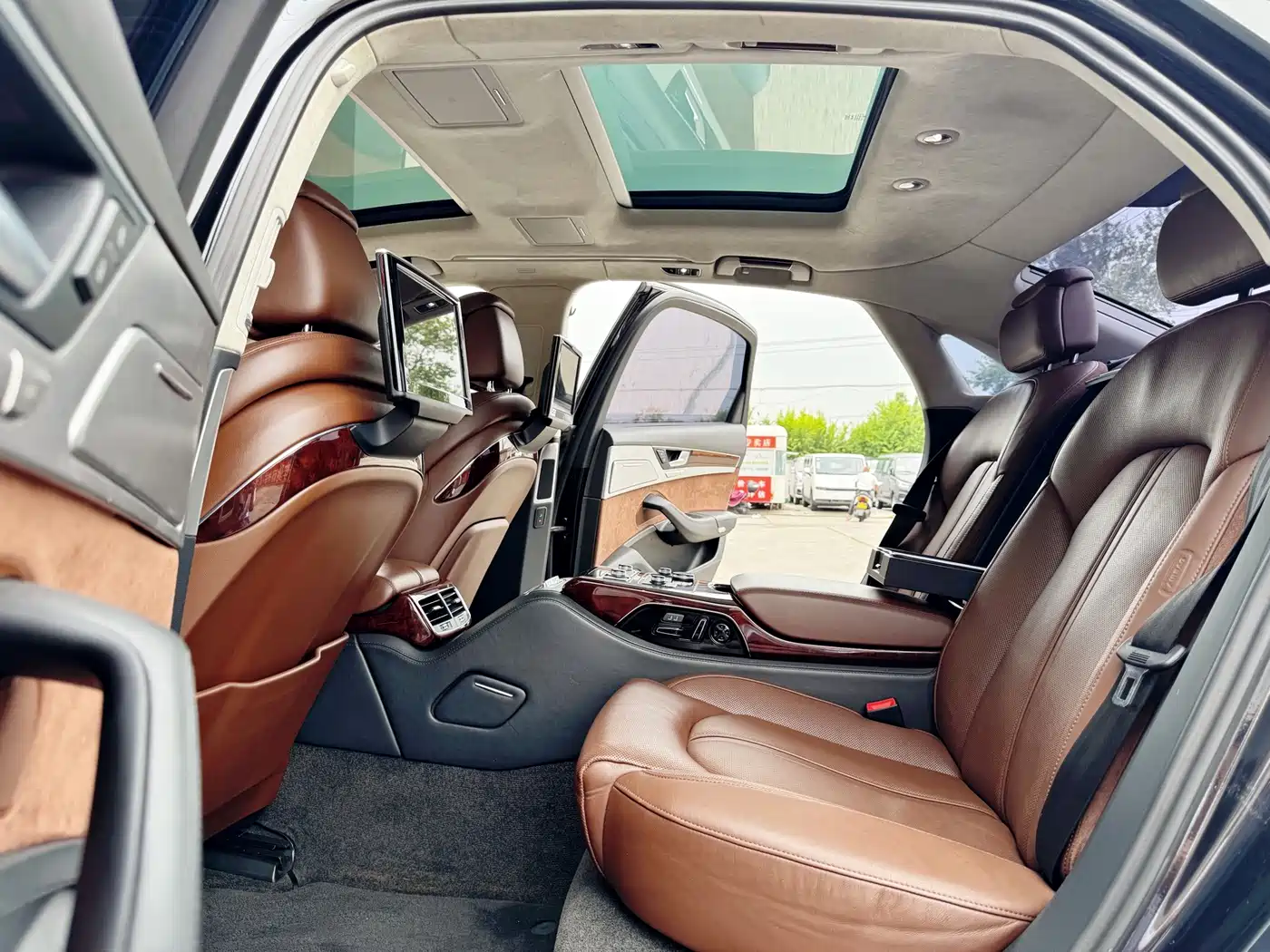 Audi A8 2011 2011 A8L W12 6.3 FSI quattro