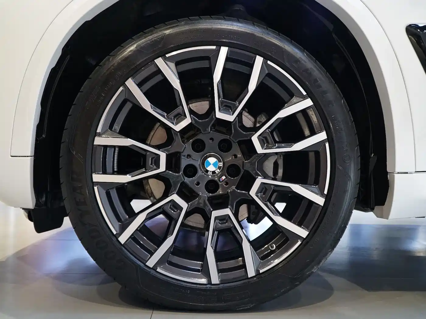 BMW X5 2023 xDrive 40Li M Sport Black Night Package фото 23