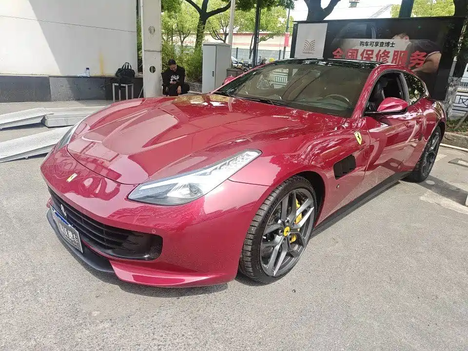 Ferrari GTC4Lusso 2018 2017 3.9T V8