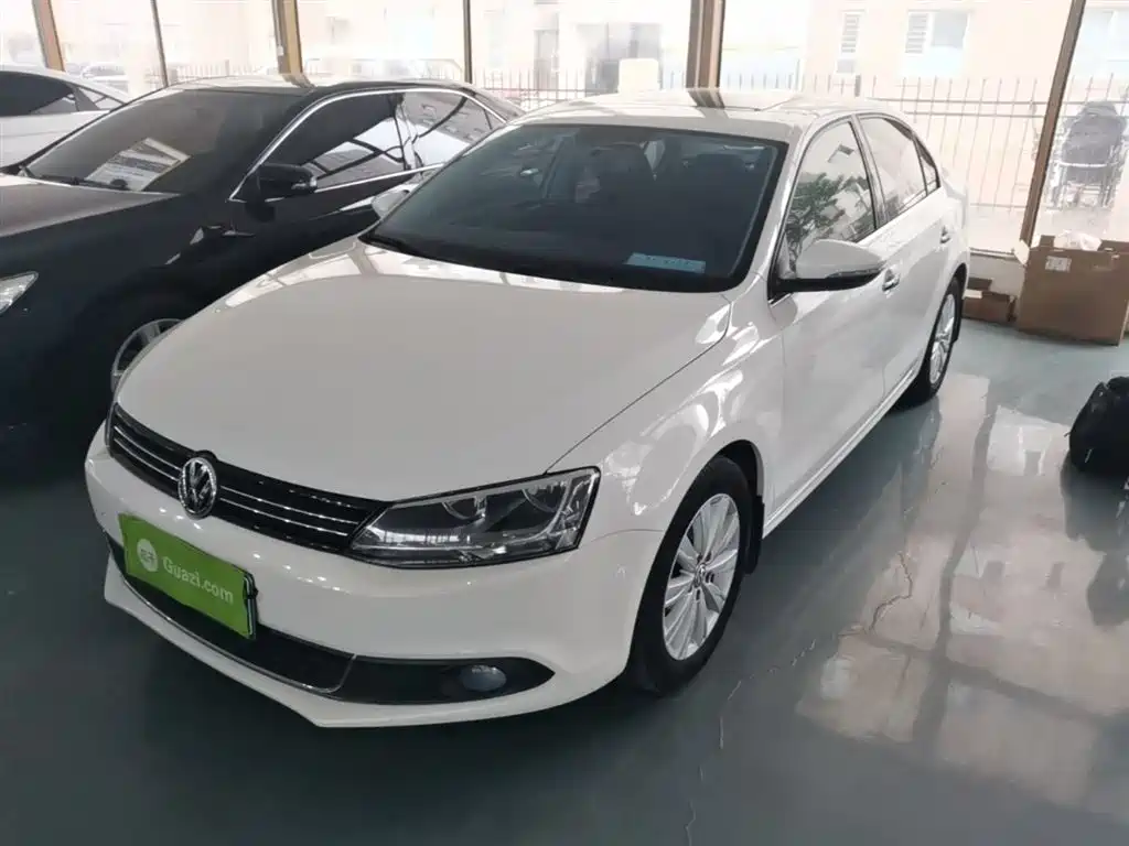 Volkswagen Sagitar 2014 Facelift 1.6L Manual Leading Version фото 2