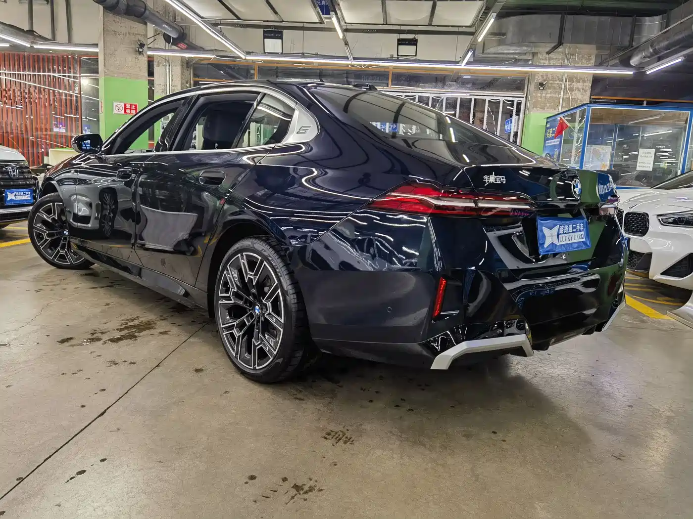BMW 5 Series 2025 530Li Premium M Sport Package фото 4