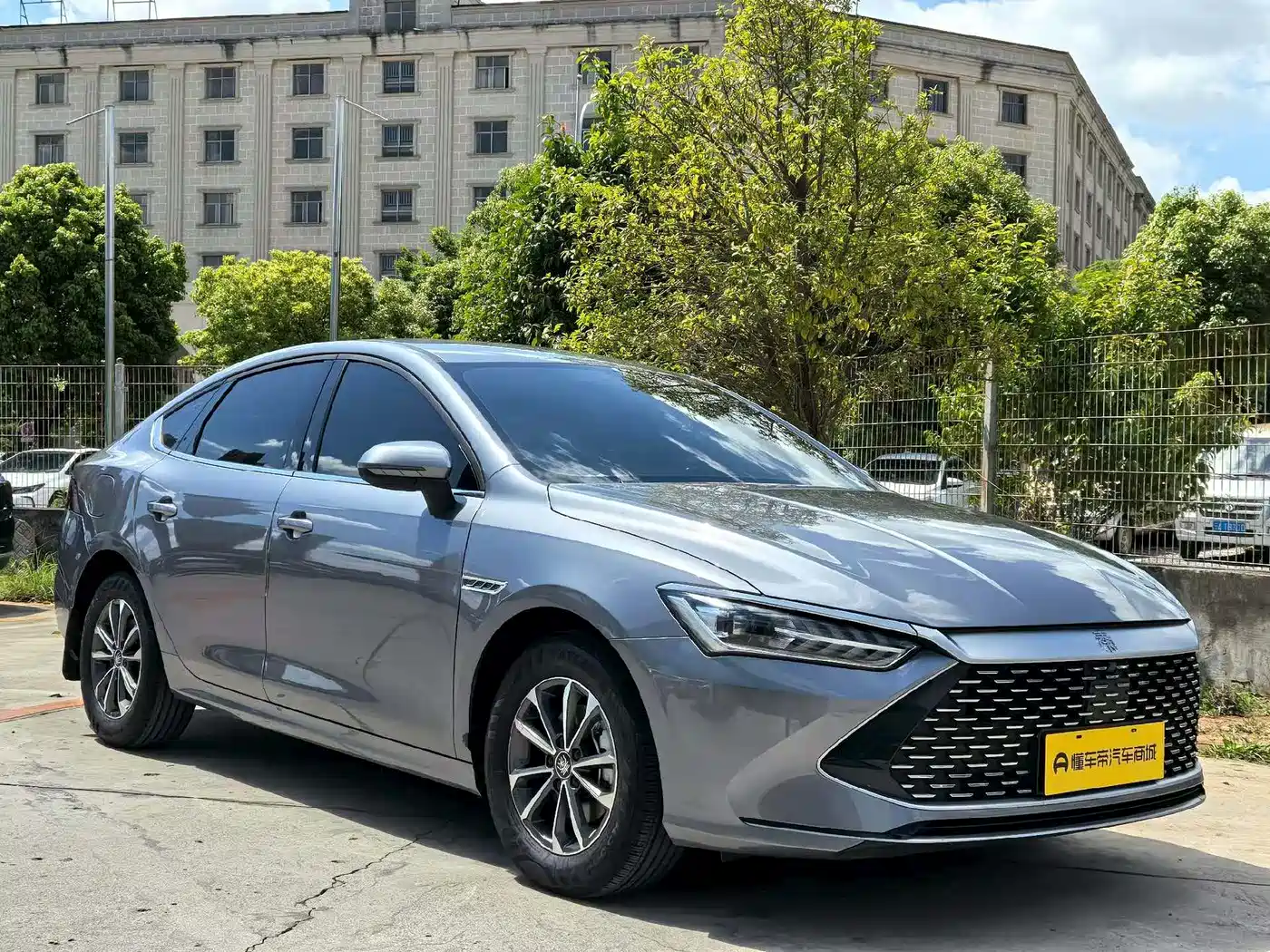 BYD Qin PLUS 2023 Champion Edition DM-i 55KM Leading фото 3