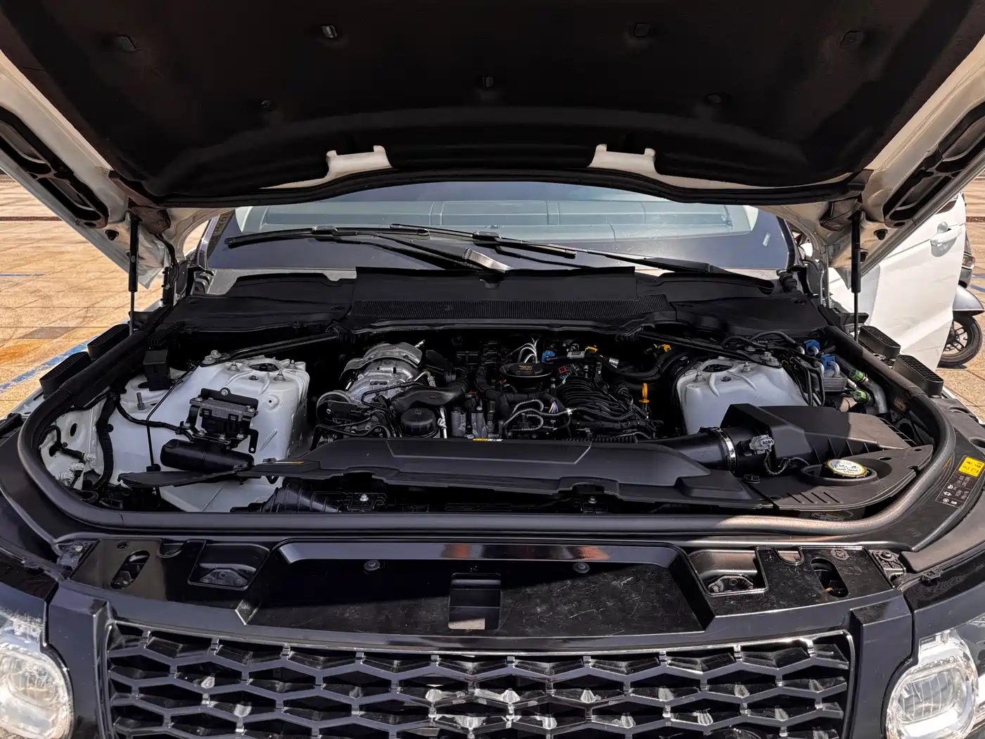 Land Rover Range Rover Sport 2016 Model 2.0 GTDi HSE фото 20