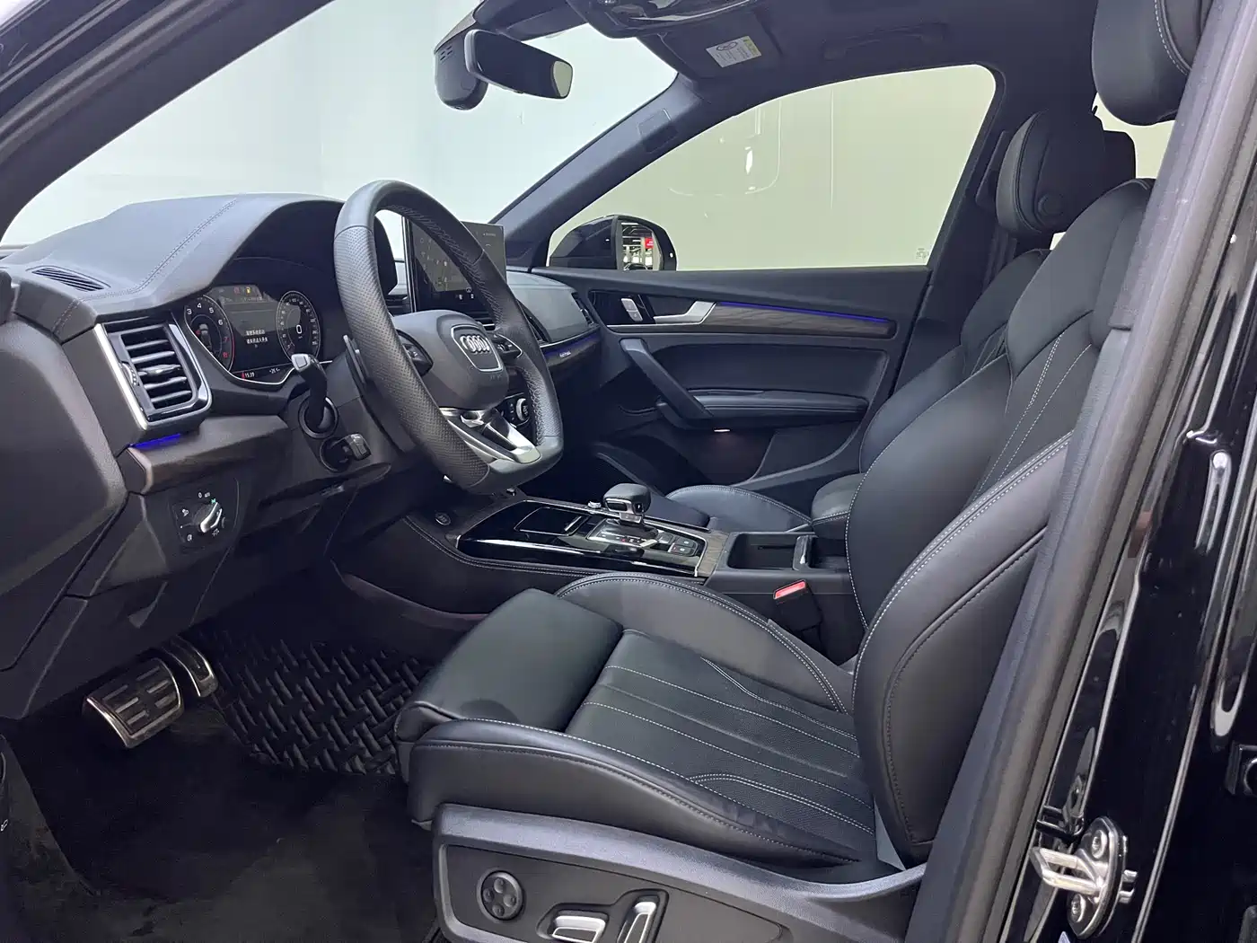 Audi Q5L 2025 45th Anniversary Edition 45 TFSI Luxury Sport фото 13