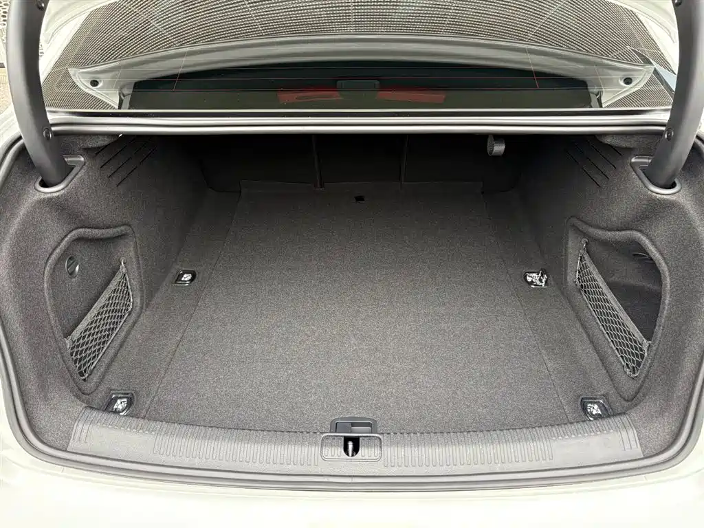 Audi A4L 2023 40 TFSI Luxury Sport фото 17