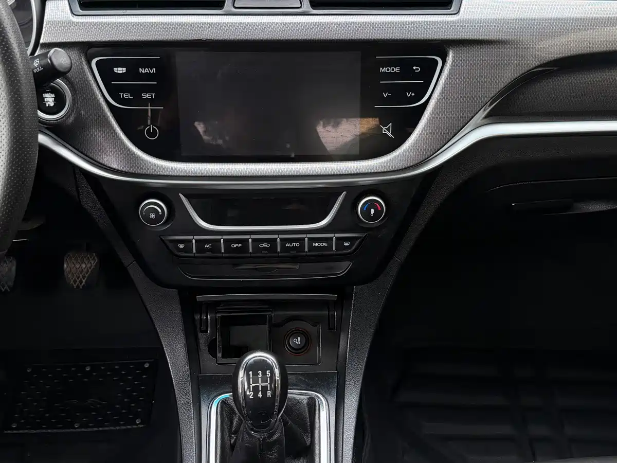 Фото 9 - Geely Emgrand