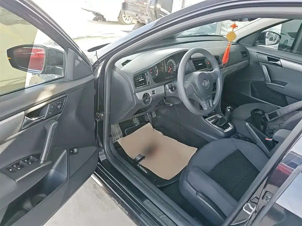 Volkswagen Lavida 2013 Facelift Classic 1.6L Manual Trend фото 16