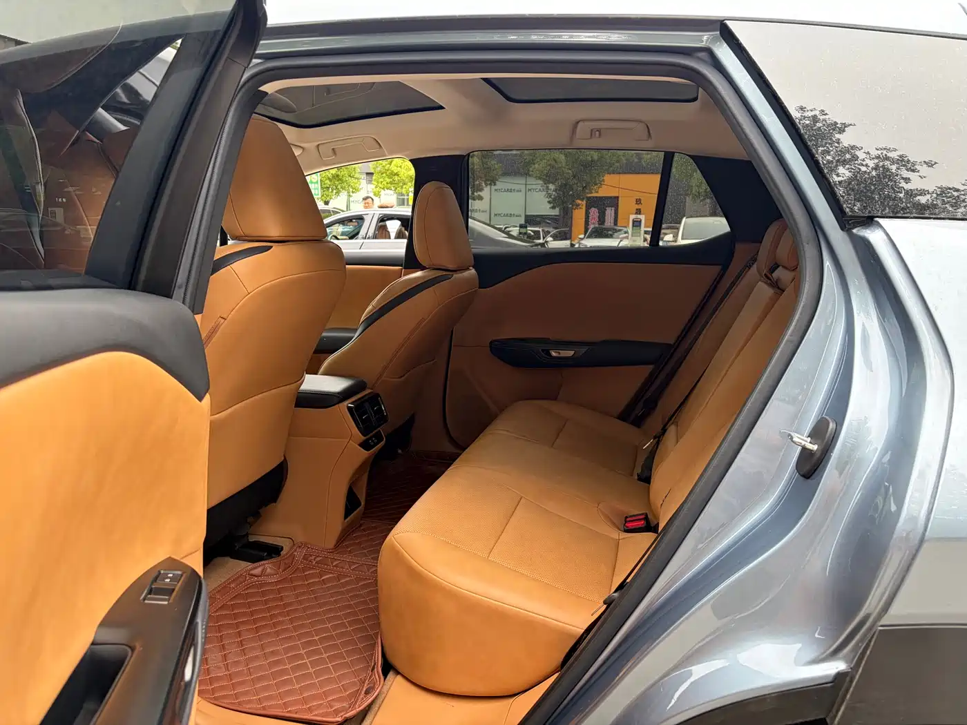 Lexus RZ 2023 450e 4WD Deluxe фото 9