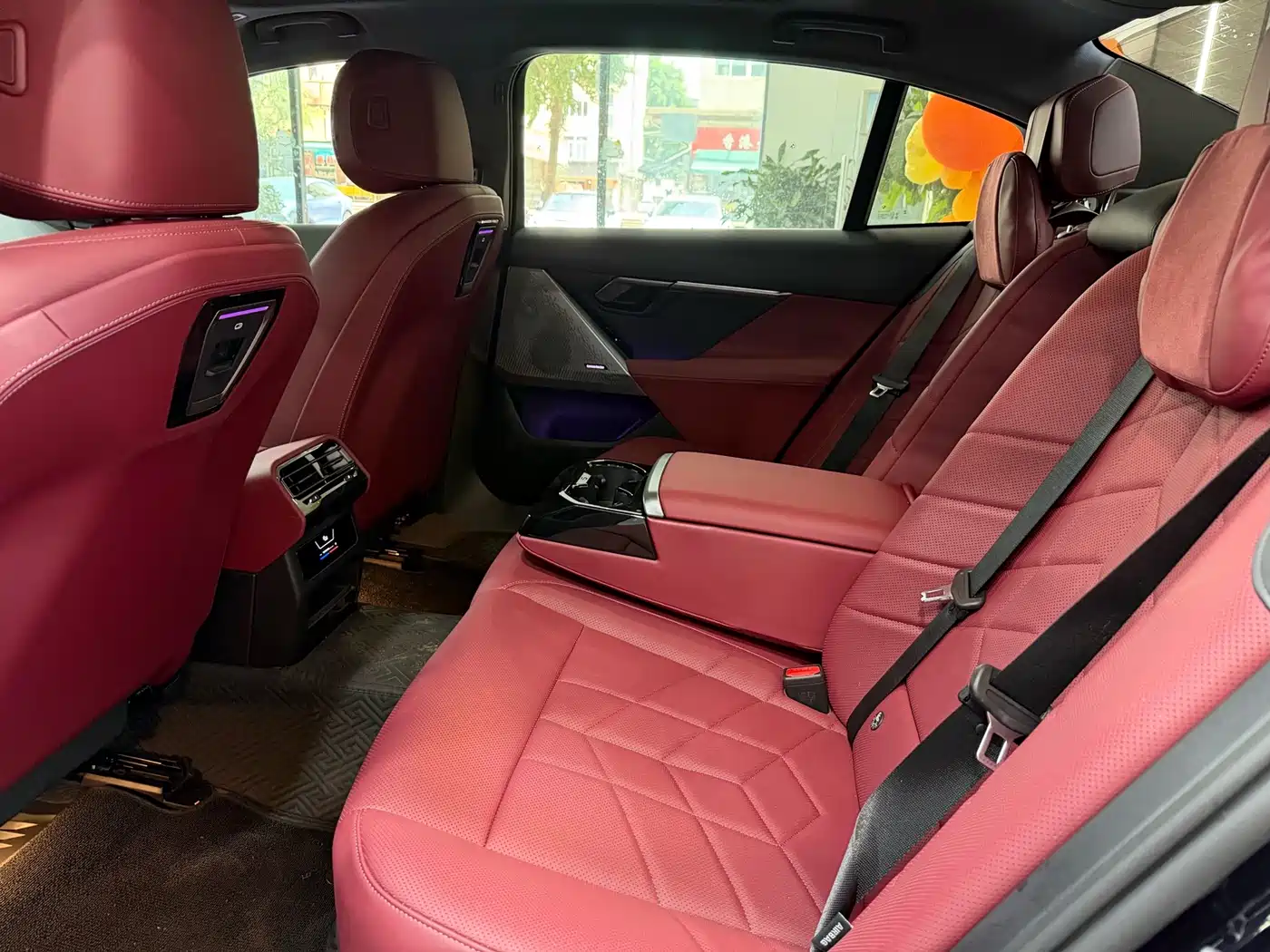 BMW 5 Series 2025 530Li Leading M Sport Package фото 7