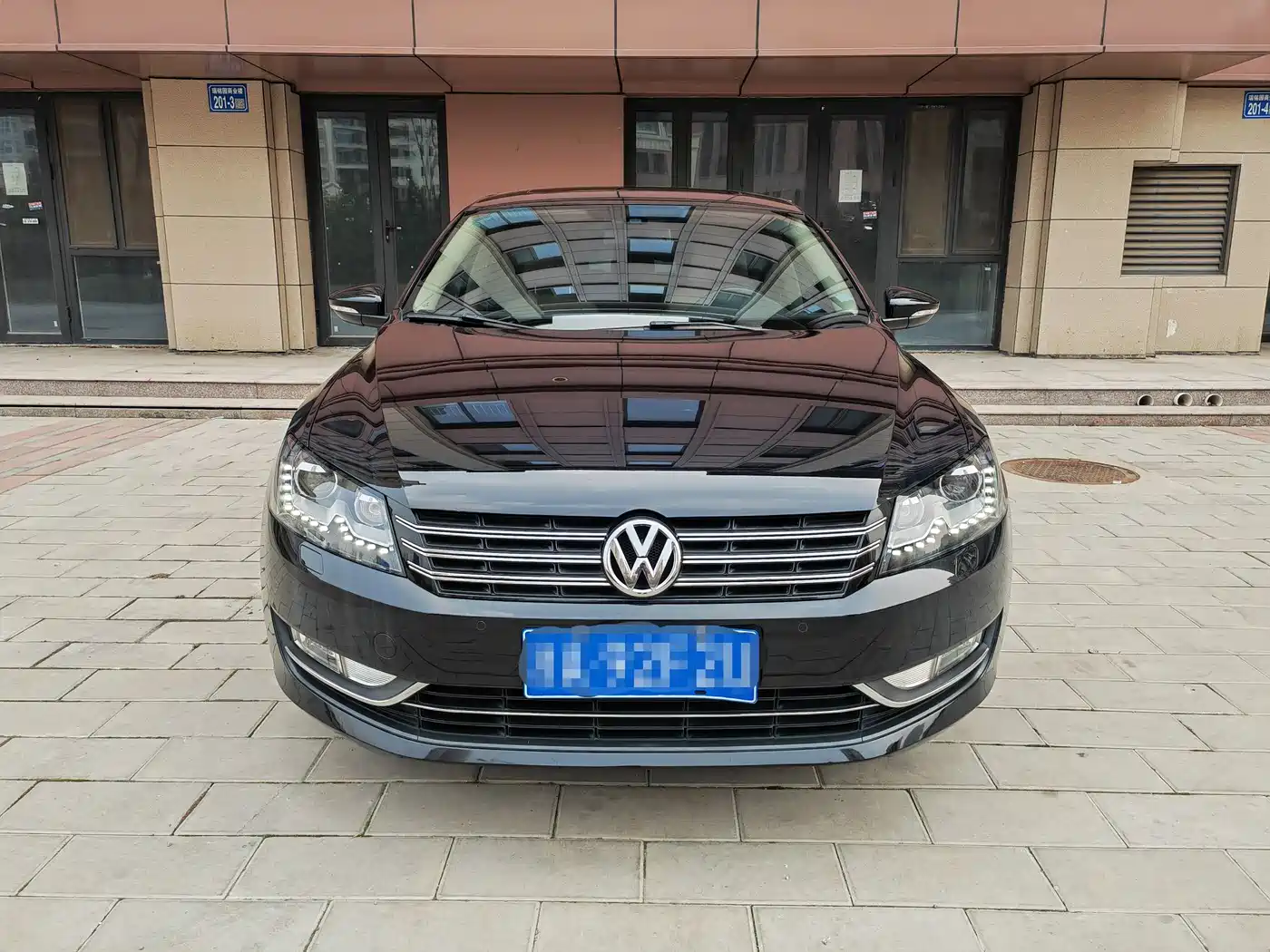 Volkswagen Passat 2015 2.0TSI DSG Prestige Edition фото 2