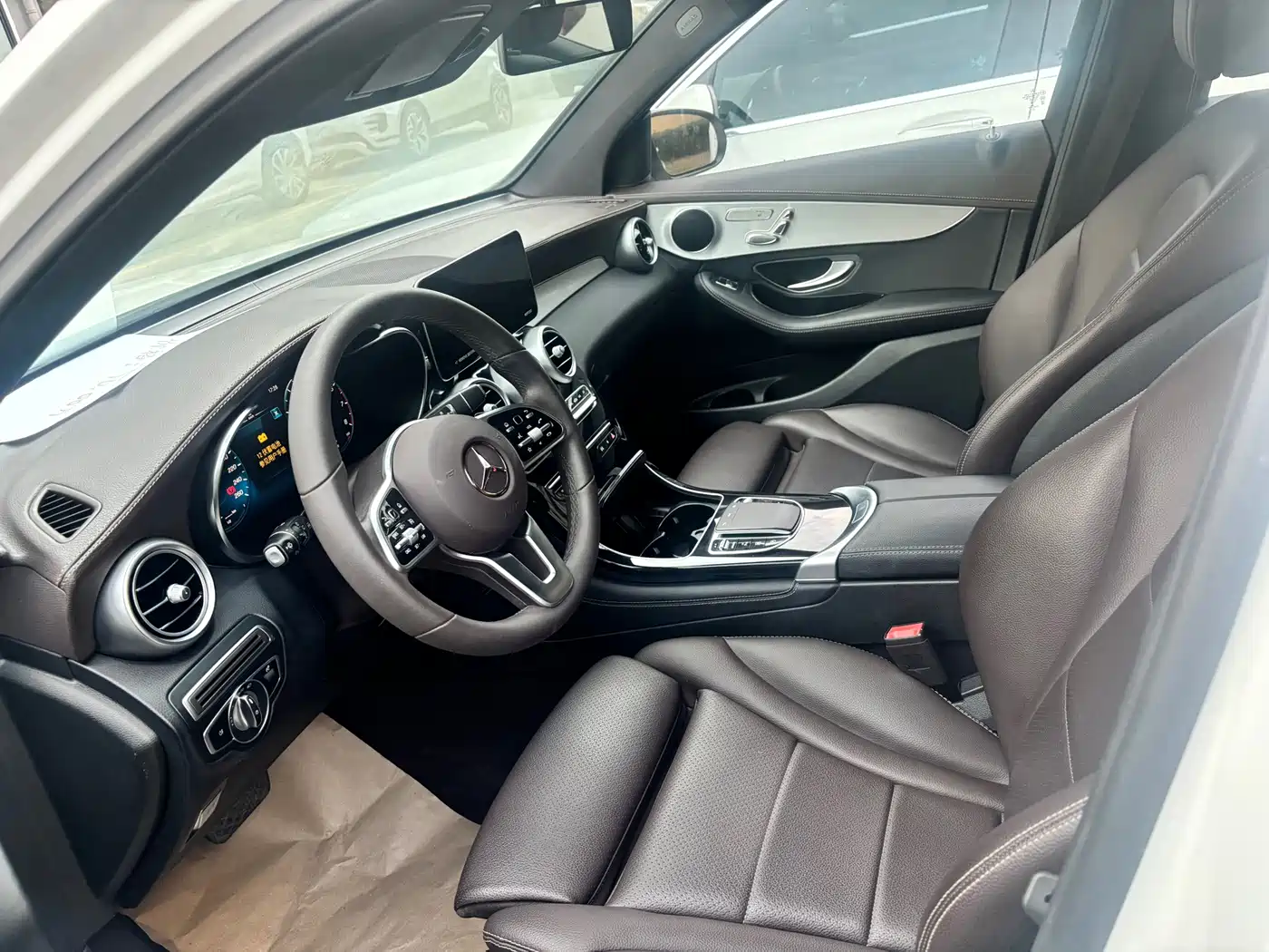 Фото 9 - Mercedes-Benz GLC