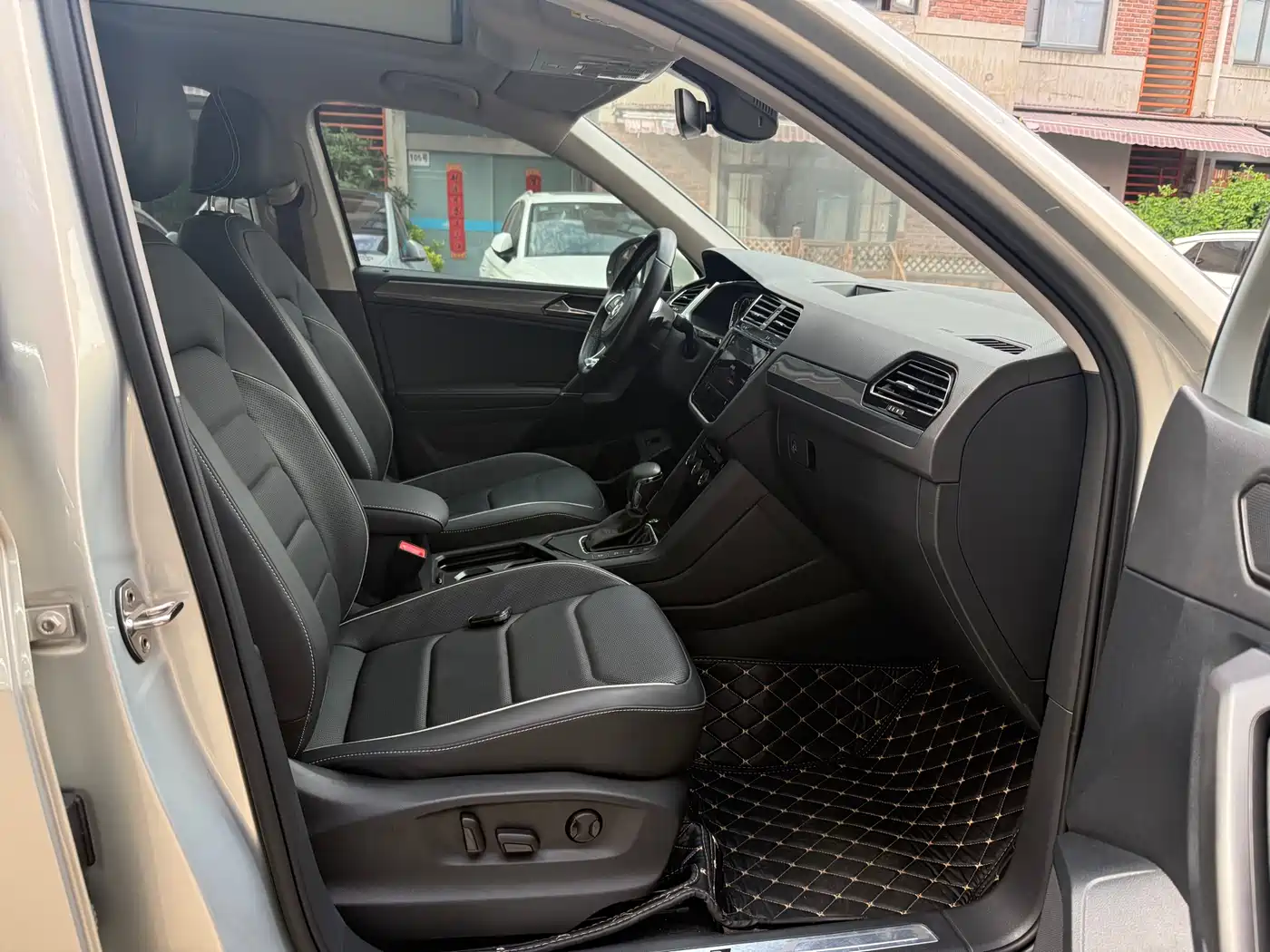 Volkswagen Tiguan L 2019 330TSI Automatic 2WD R-Line Flagship Edition China VI фото 12