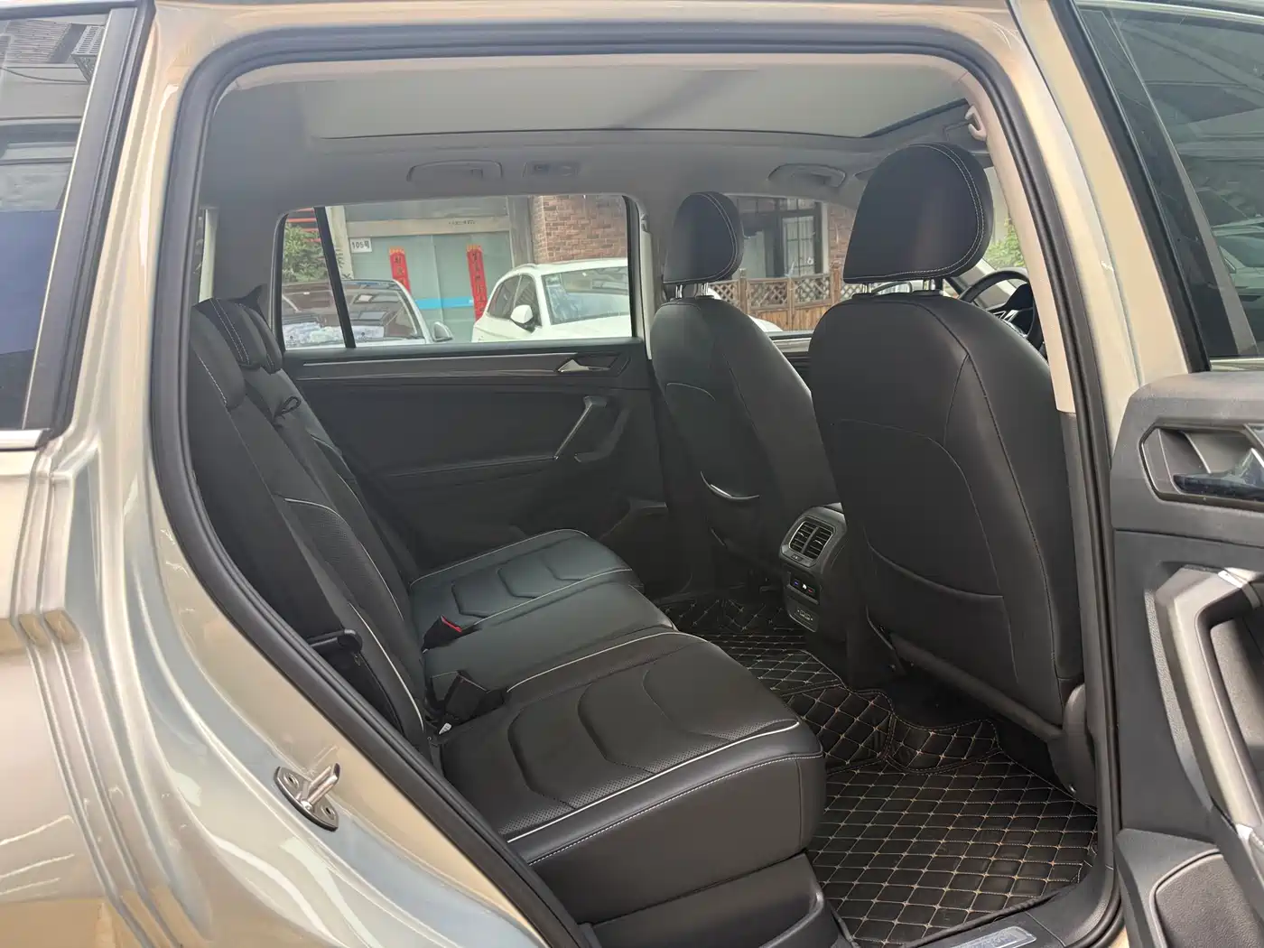 Volkswagen Tiguan L 2019 330TSI Automatic 2WD R-Line Flagship Edition China VI фото 13