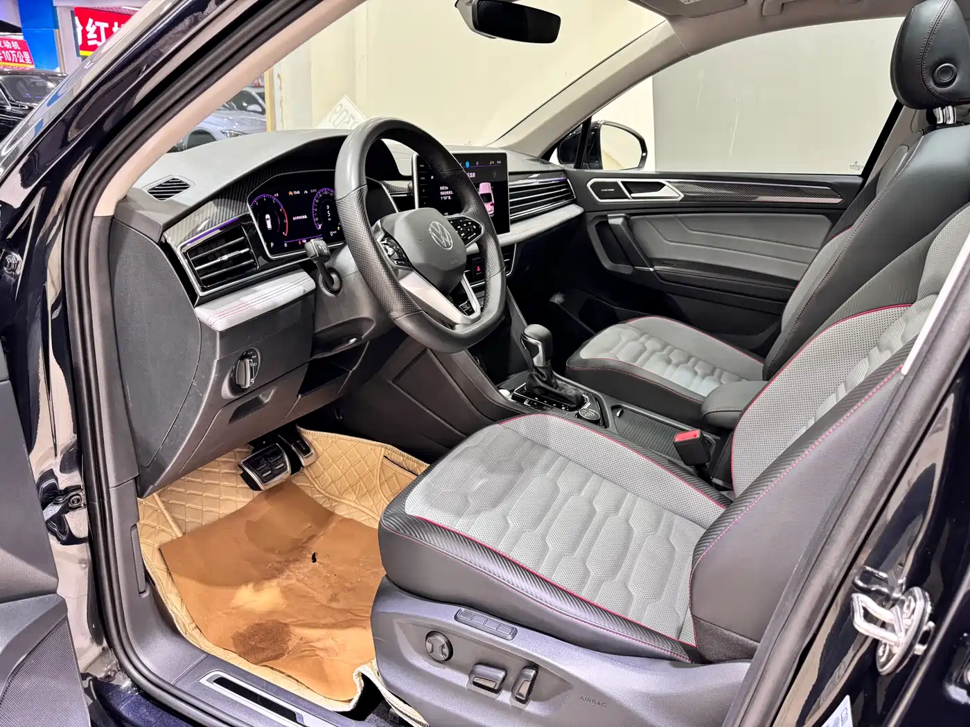 Volkswagen Tiguan L 2023 380TSI 4WD R-Line Flagship 7-seater фото 9