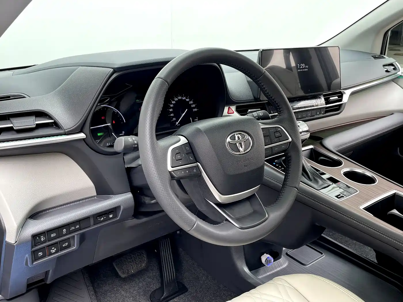 Toyota Sienna 2026 Model 2.5L Hybrid 2WD Comfort Edition фото 15