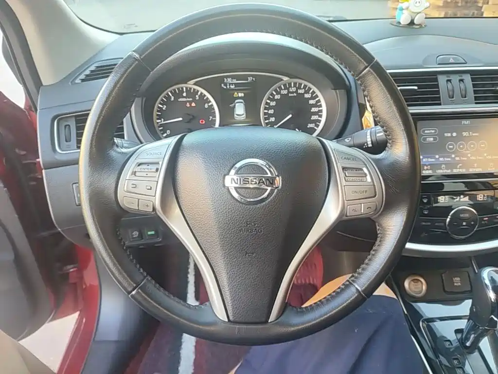 Фото 11 - Nissan Tiida