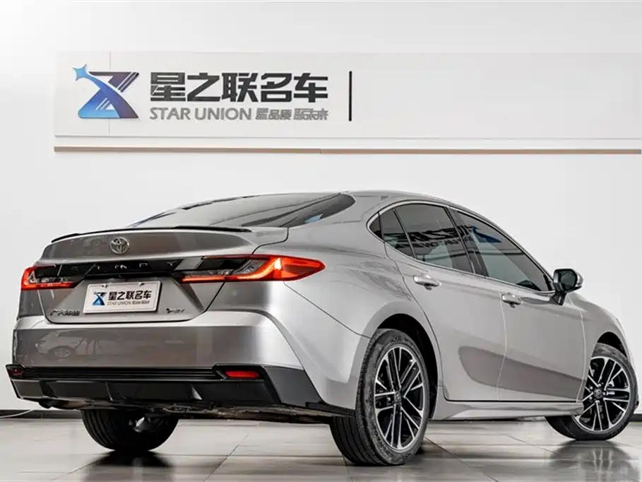 Toyota Camry 2026 Hybrid 2.0HSE Sport Lite Edition фото 7