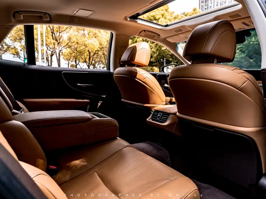 Lexus LS 2018 500h Excellence Edition China V фото 12