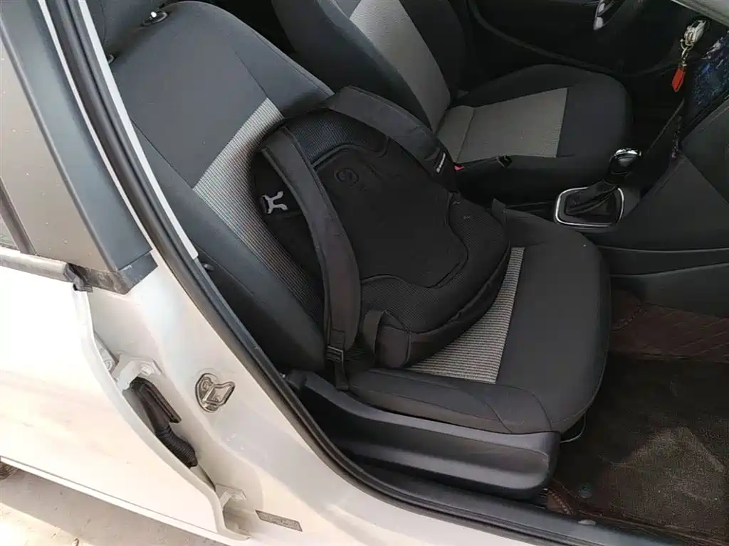 Volkswagen Polo 2016 1.4L Automatic Trend фото 25