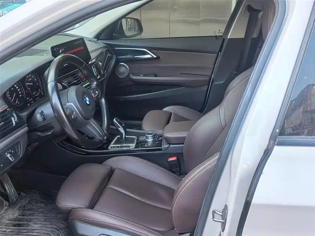 BMW 1 Series 2021 120i M Sport Shadow Edition фото 5