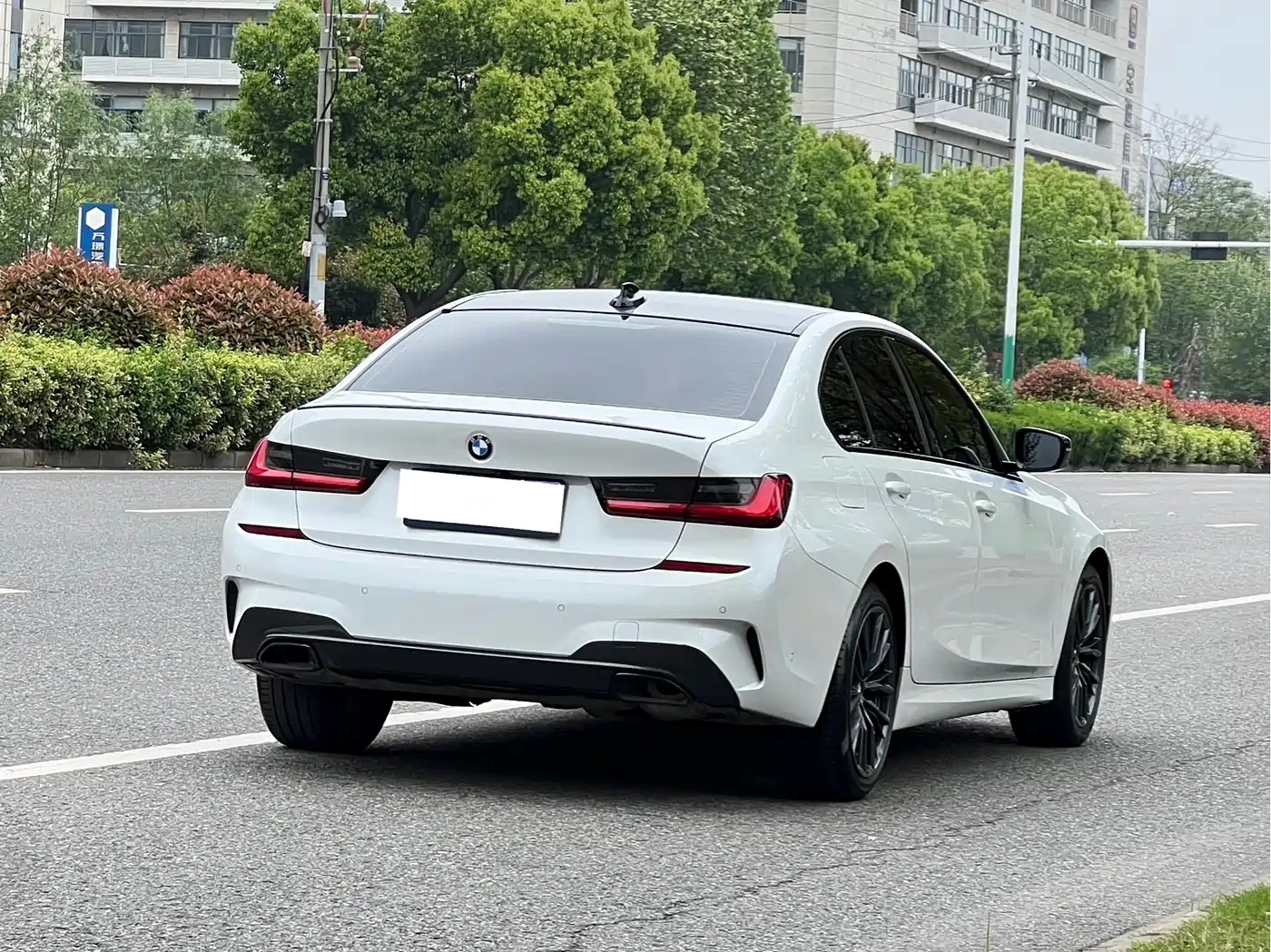 BMW 3 Series 2021 325i M Sport Night Edition фото 3