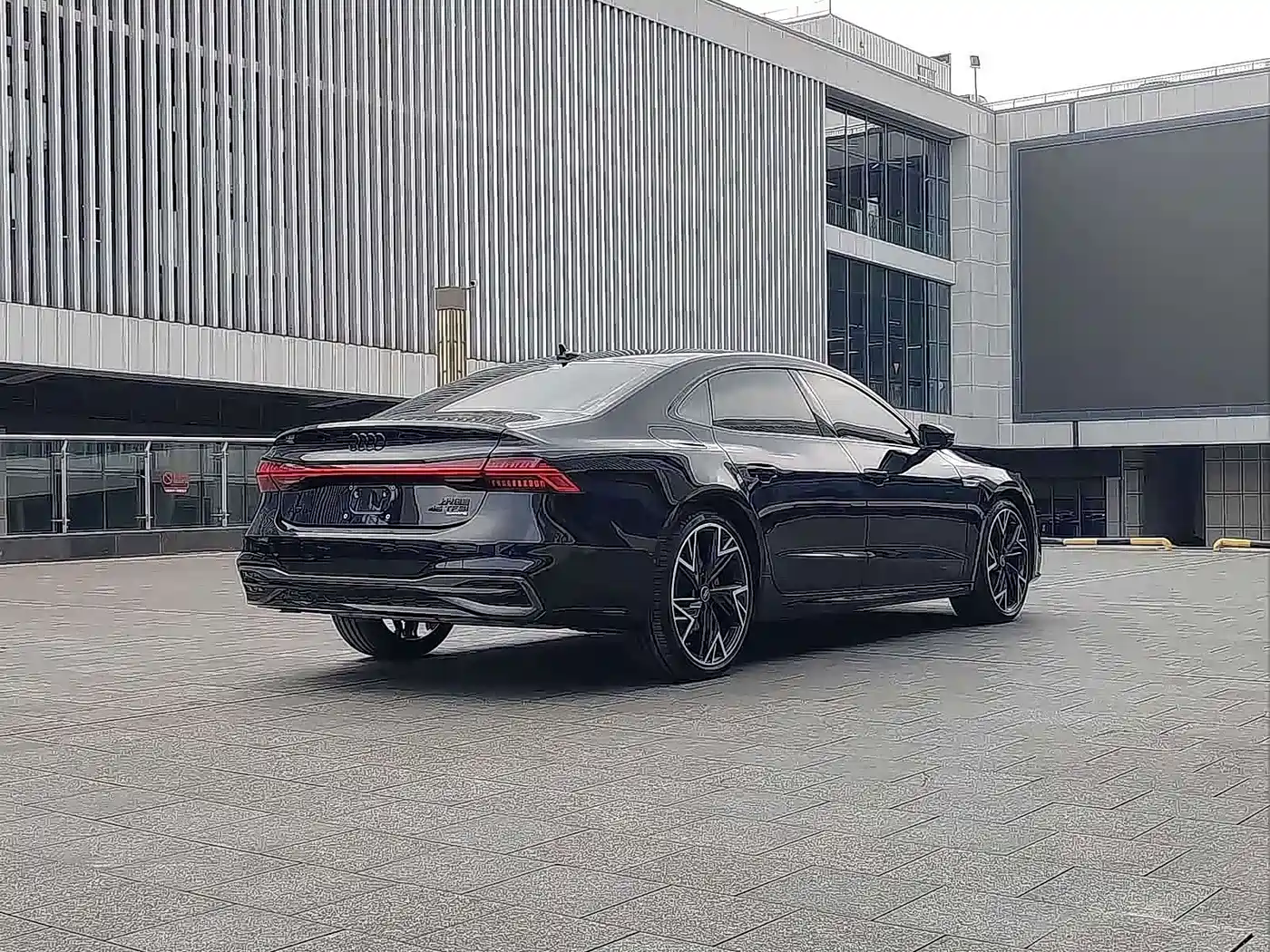 Фото 17 - Audi A7L