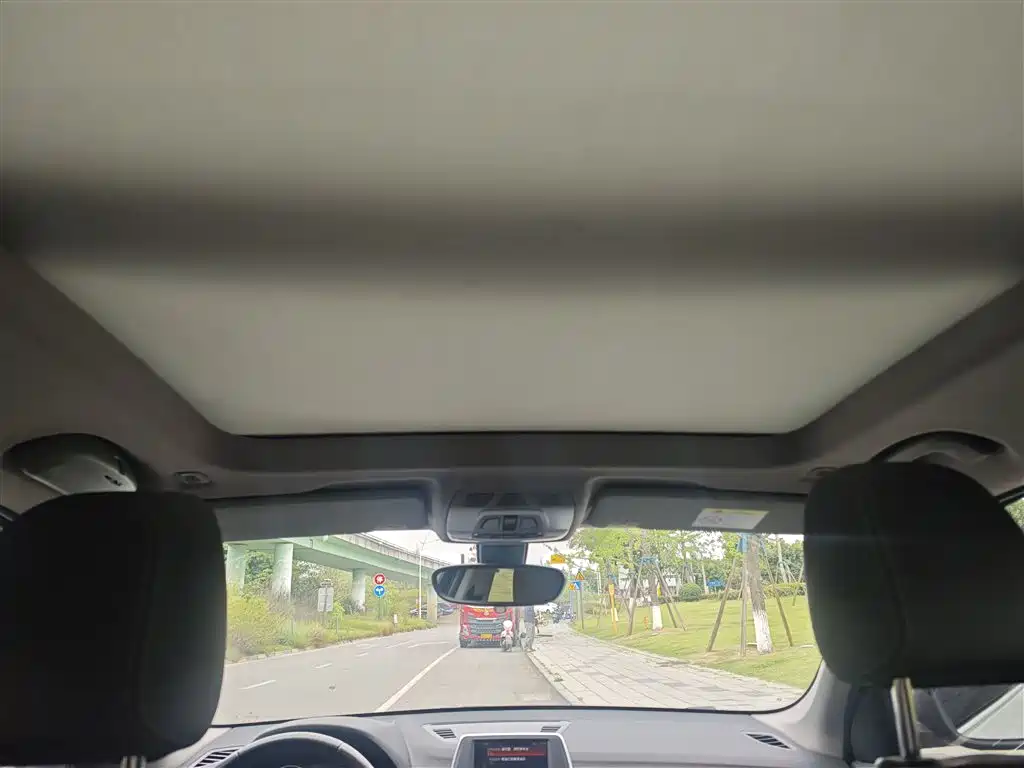 BMW X1 2019 sDrive18Li Premium Model фото 18
