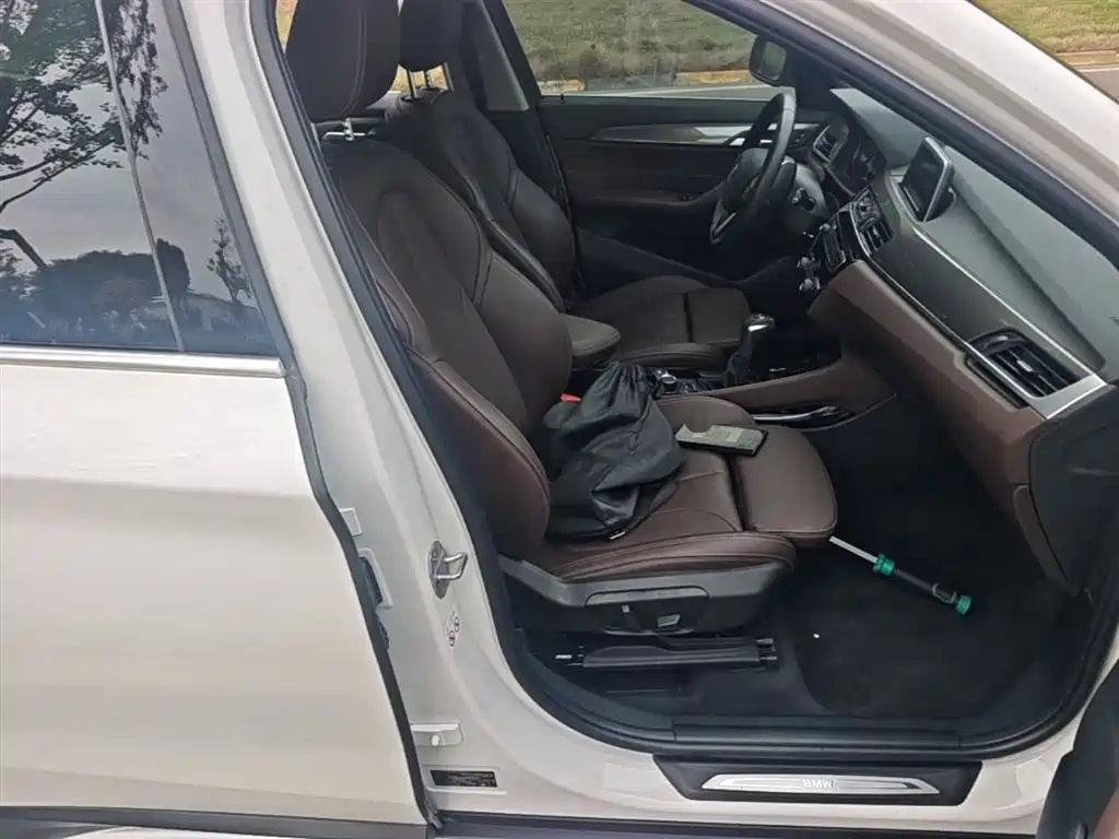 BMW X1 2019 sDrive18Li Premium Model фото 25