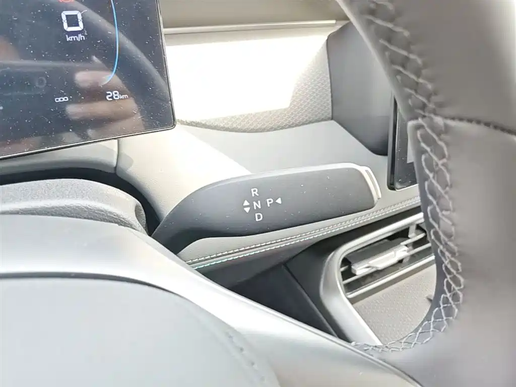 BYD Qin PLUS 2026 DM-i Smart Edition 128KM Progressive фото 10