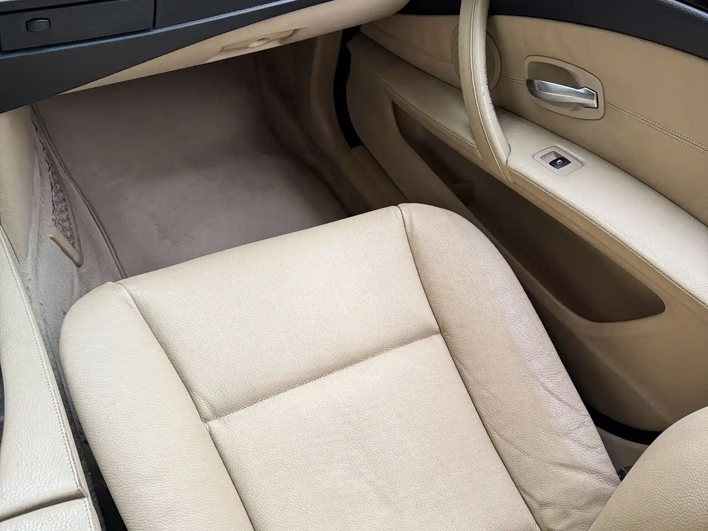 BMW 5 Series 2010 523Li Leading фото 9