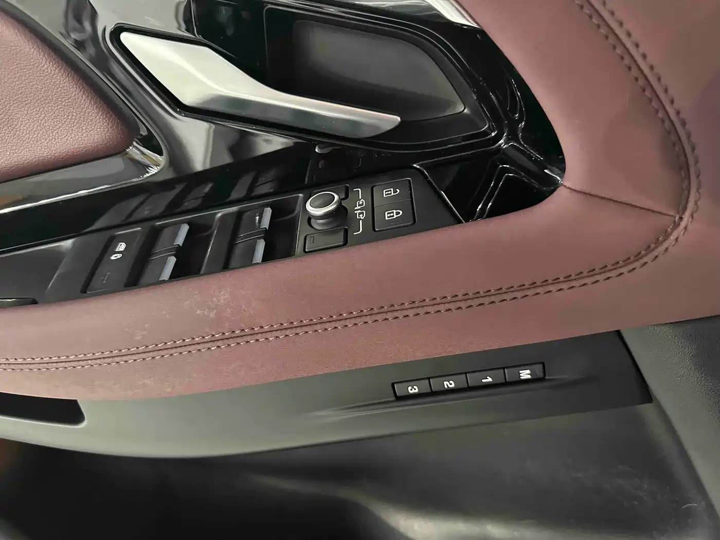Land Rover Range Rover Evoque 2022 Facelift Range Rover Evoque L 249PS R-Dynamic Luxury фото 17