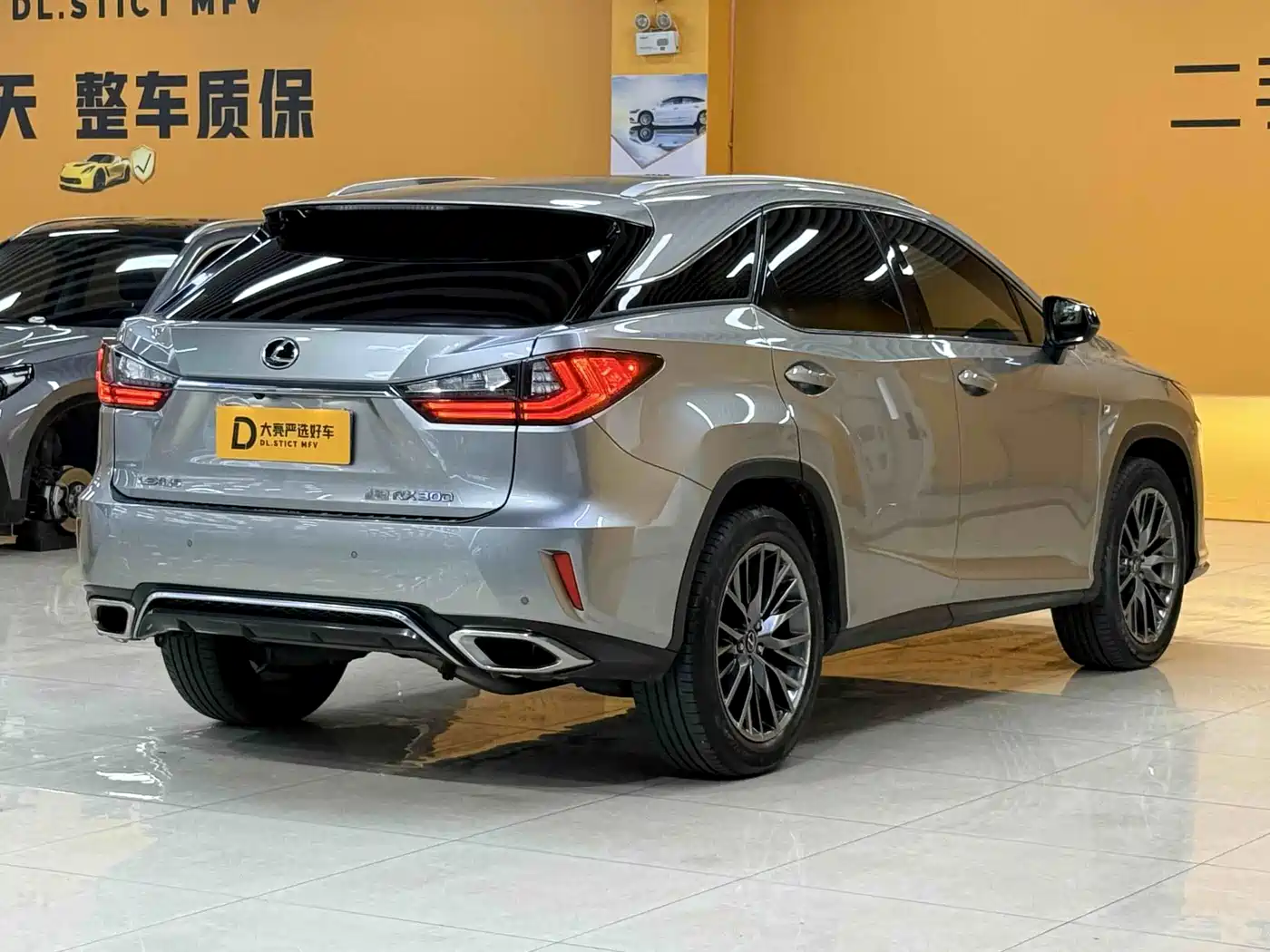Фото 3 - Lexus RX