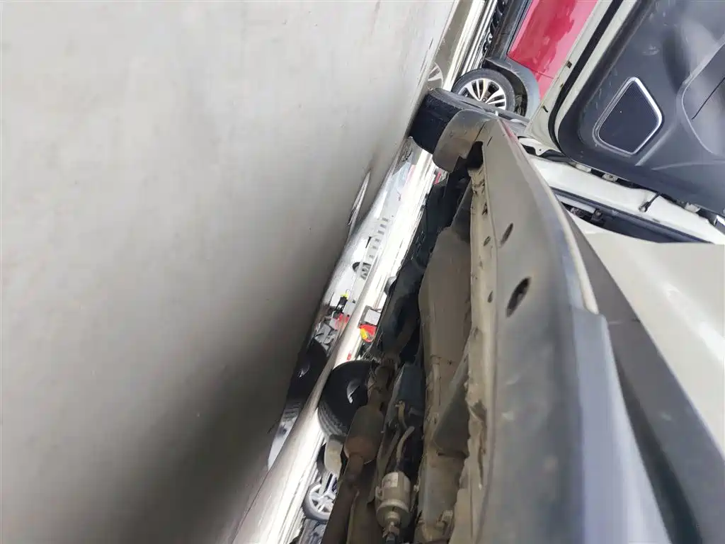 BYD S7 2016 1.5T Manual Premium Model фото 21