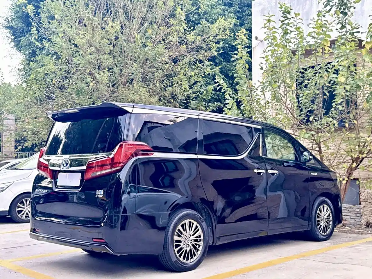 Toyota Alphard 2021 Hybrid 2.5L Luxury фото 9