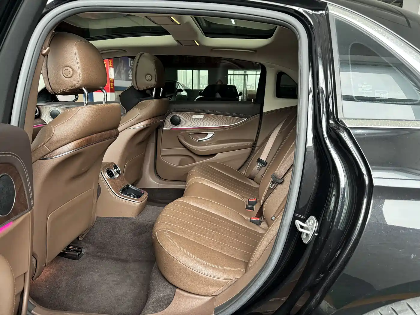 Mercedes-Benz E-Class 2023 E 300 L Fashion фото 5