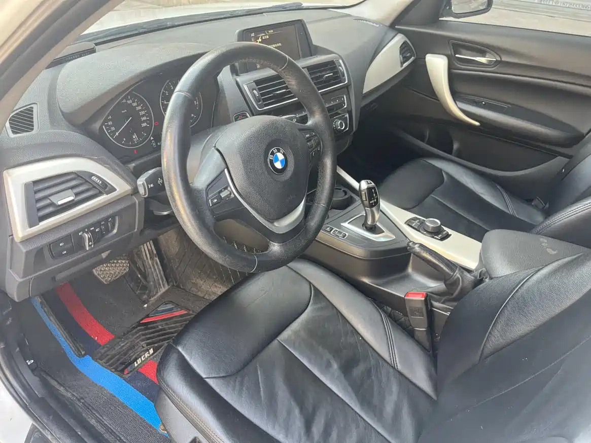 BMW 1 Series (Import) 2018 118i Leading фото 10