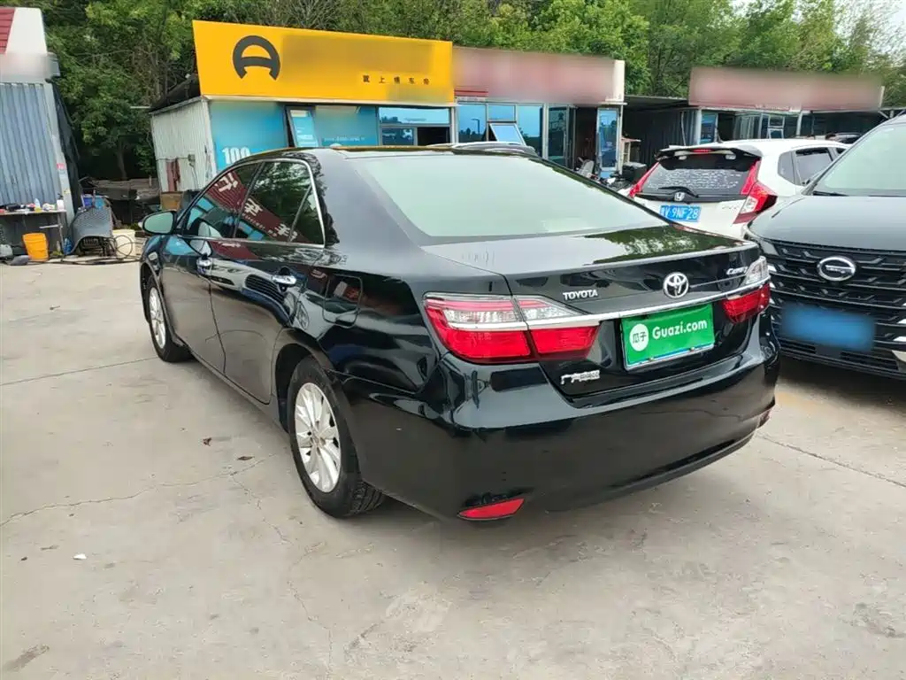 Toyota Camry 2016 2.0E 10th Anniversary Elite Edition фото 5