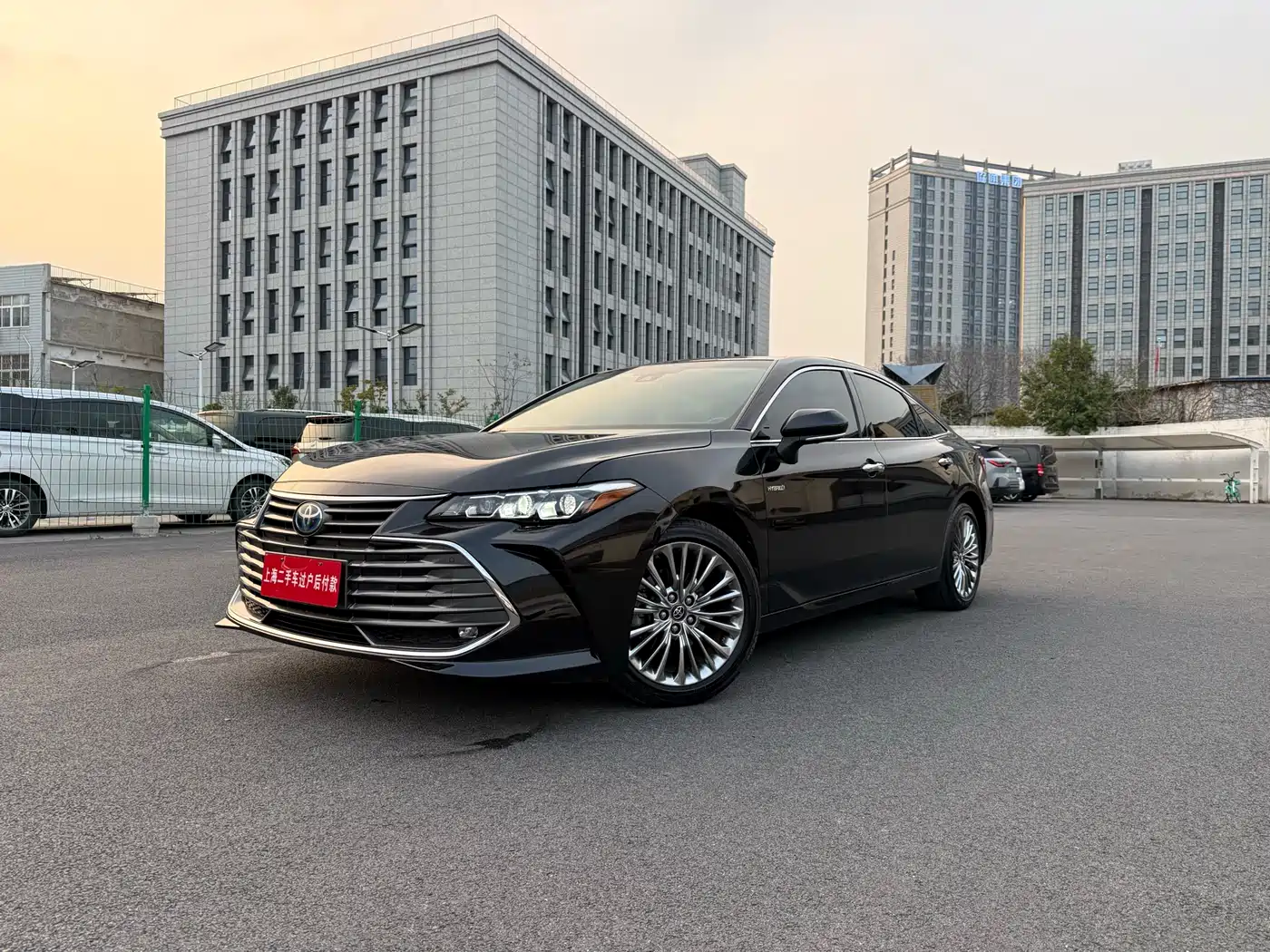 Toyota Avalon 2019 Hybrid 2.5L Limited Flagship Edition China VI фото 32