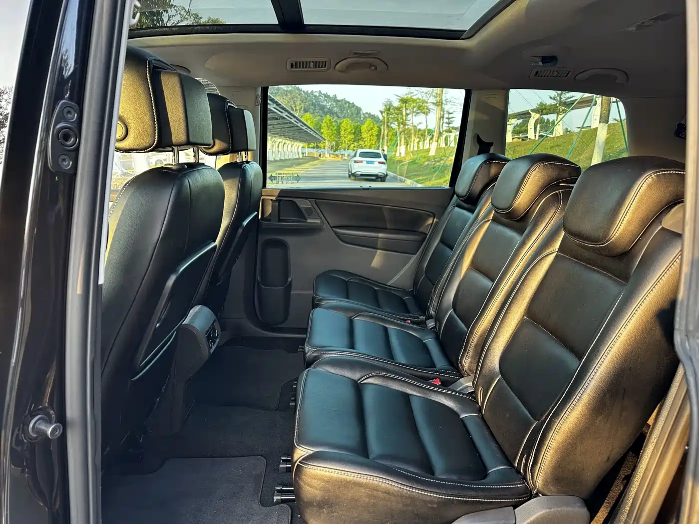 Volkswagen Sharan 2016 380TSI Comfort 7-seater фото 10