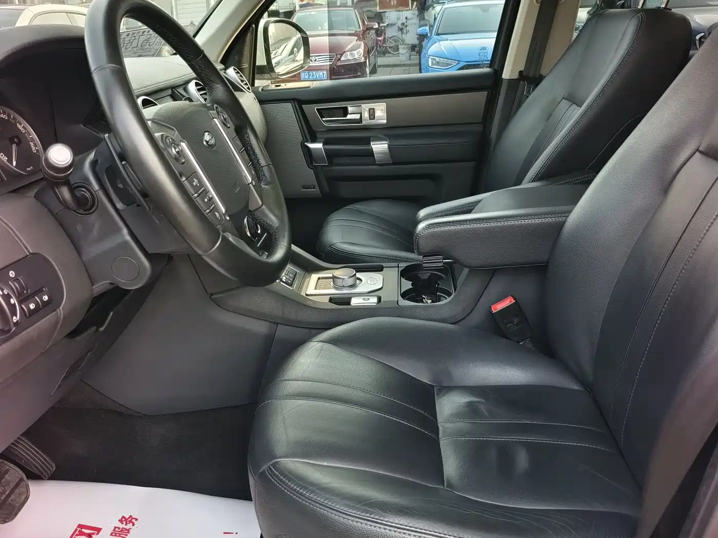 Land Rover Discovery 2015 3.0 SC V6 SE фото 7
