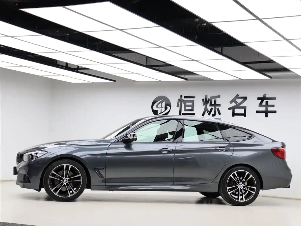 BMW 3 Series GT 2019 330i xDrive M Sport Black Night Edition фото 33