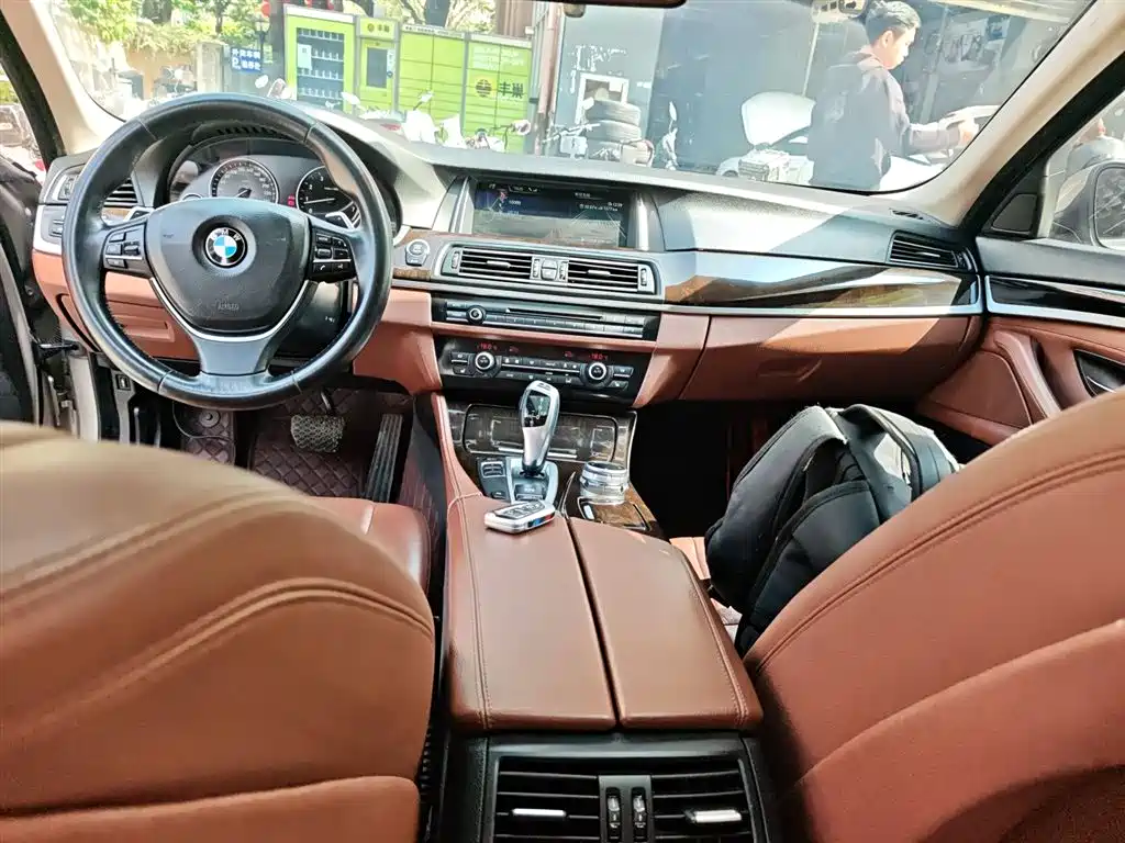 BMW 5 Series 2014 535Li Leadership фото 9