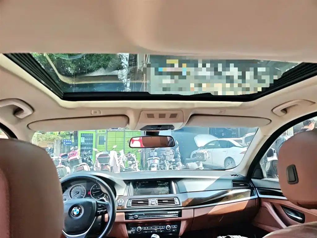 BMW 5 Series 2014 535Li Leadership фото 14
