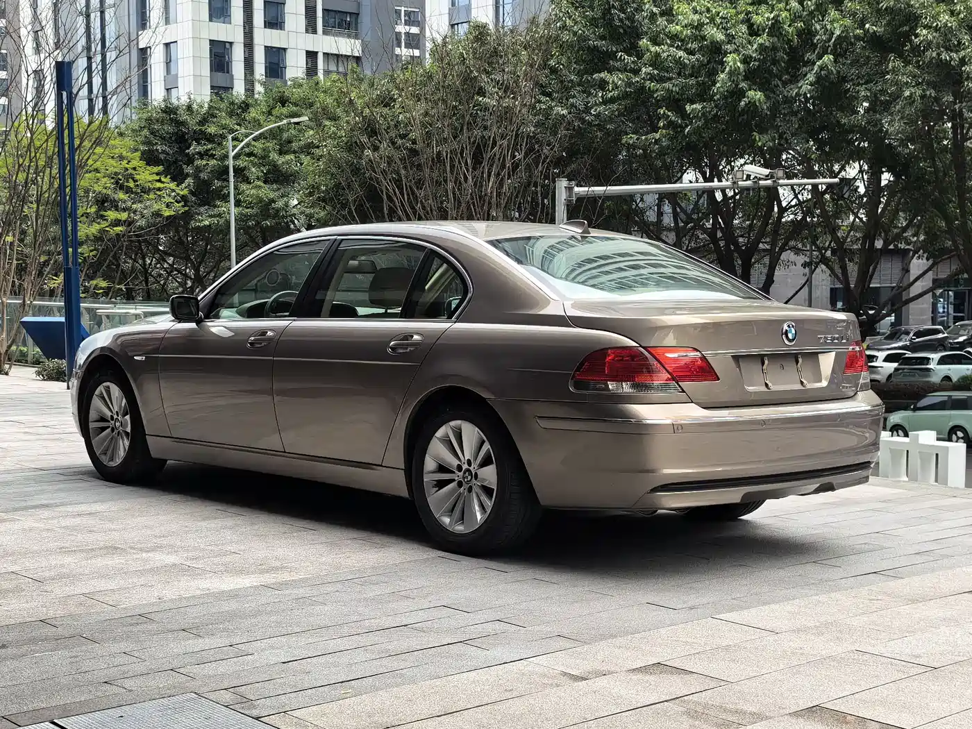BMW 7 Series 2008 Model 730Li Leading фото 3