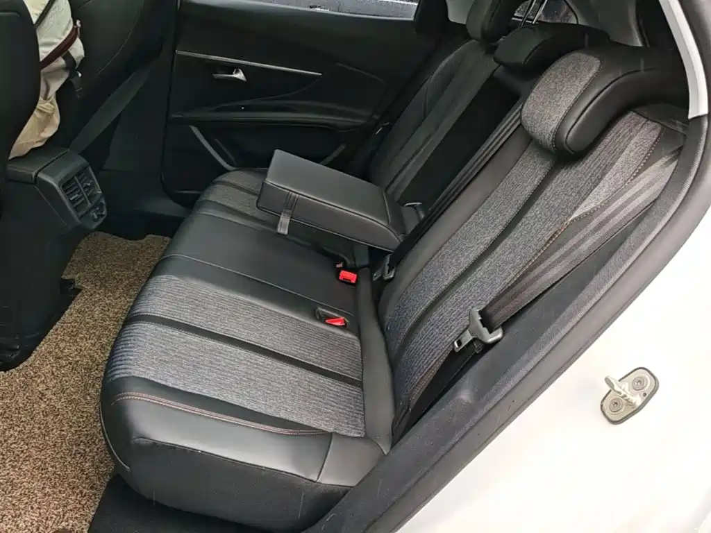 Photo 17 - Peugeot 4008
