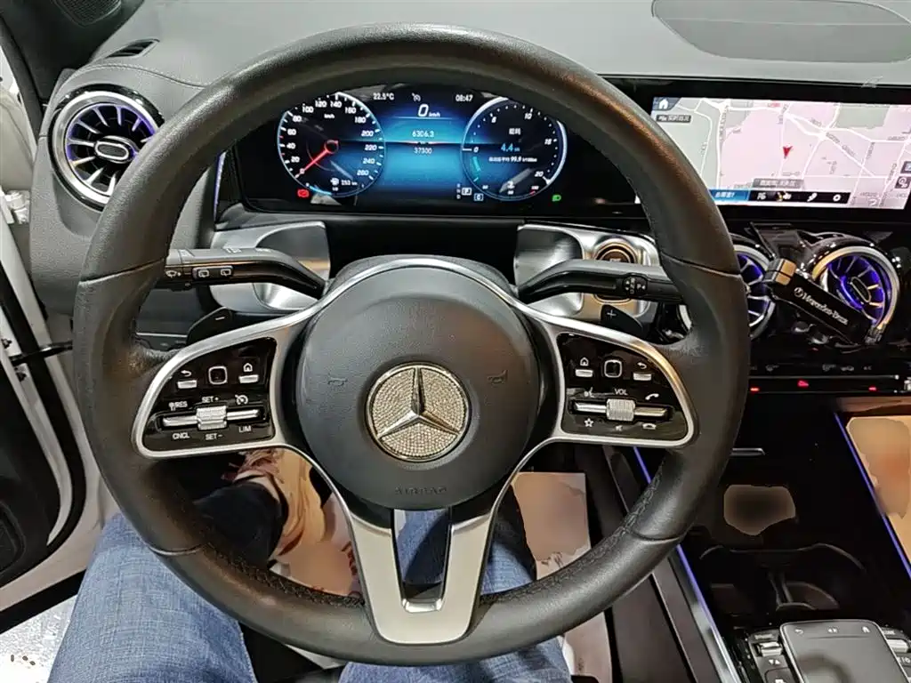 MERCEDES-BENZ GLB