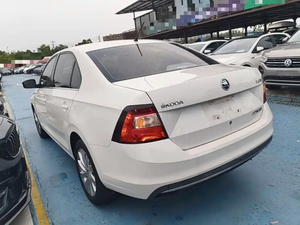 Фото 5 - Škoda Rapid