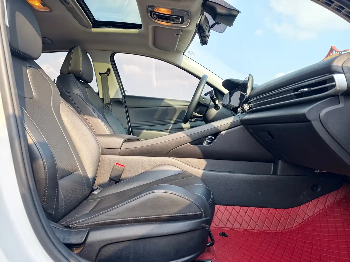 Hyundai Elantra 2023 Model 1.5L CVT LUX Premium Edition фото 22