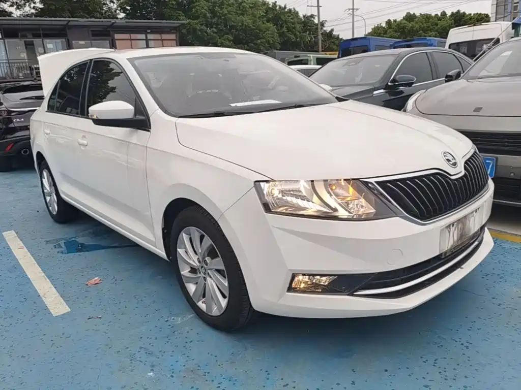 Фото 4 - Škoda Rapid